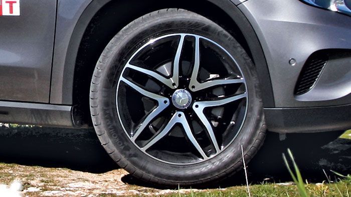 Η Mercedes GLA 200 με την προσθήκη του αυτόματο κιβωτίου της δοκιμής μας έχει κόστος 30.488 ευρώ με απόσυρση.
